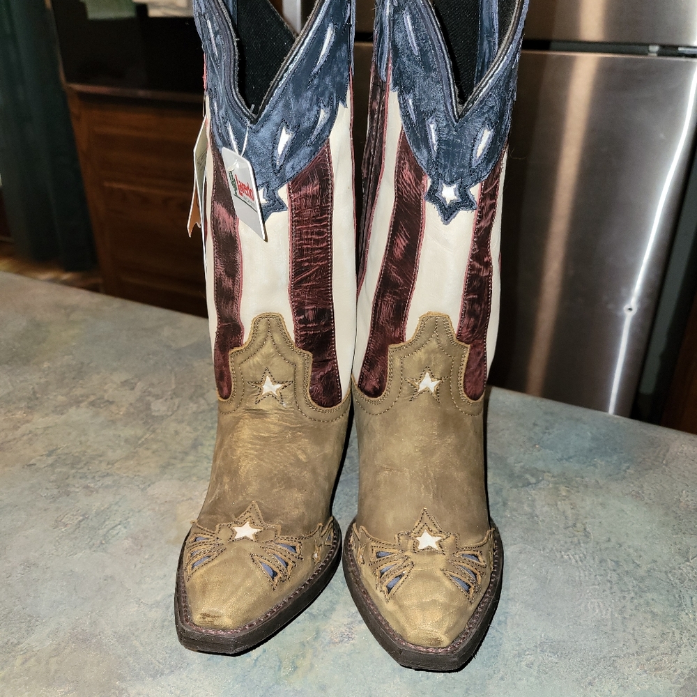 Laredo 6.5 women's American flag boots.